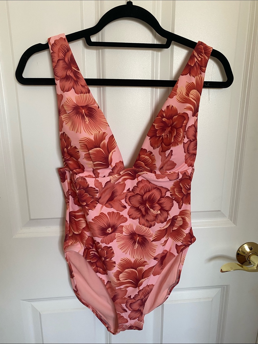 NWT Women’s Shade and Shore Floral One-Piece Swimsuit Size S